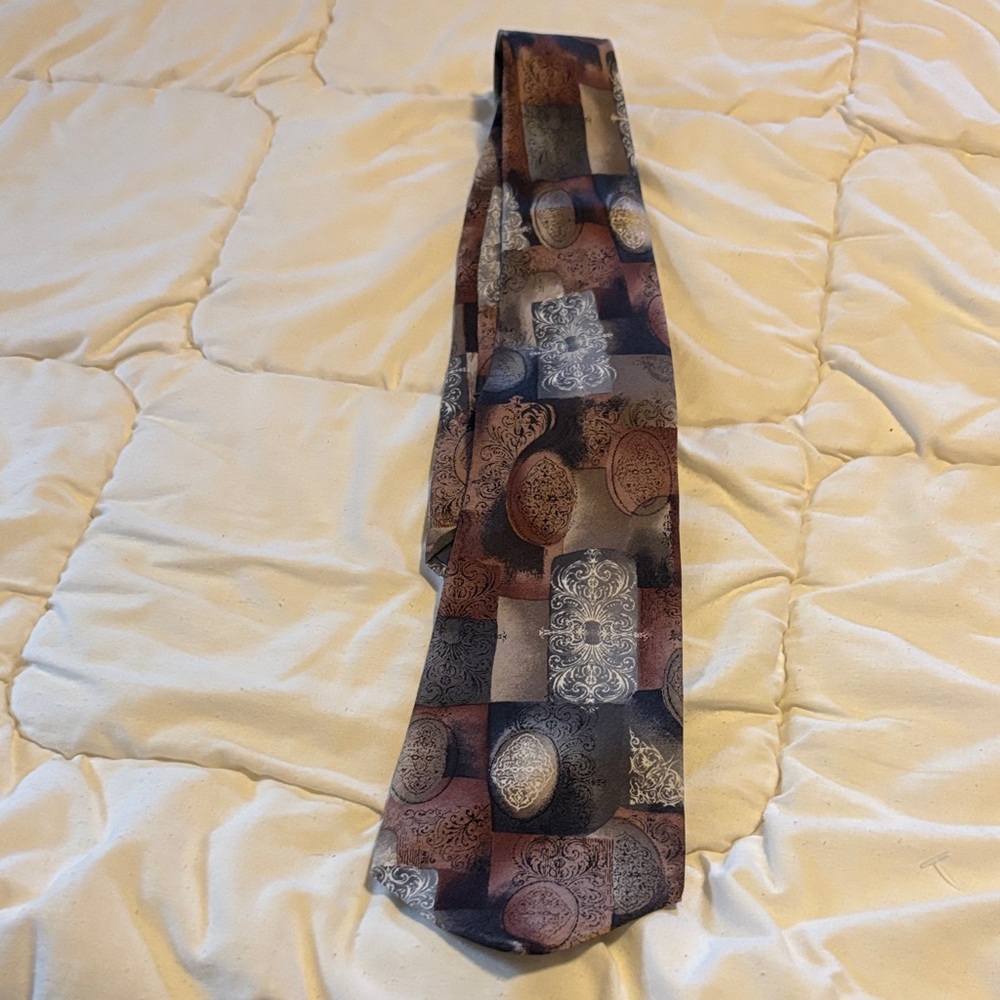 Classic Patterned Men's Tie in Black, Brown, and Gray